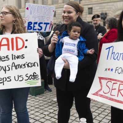 usaid-workers-return-to-hq-to-clear-their-desks,-as-trump-dismantles-the-agency