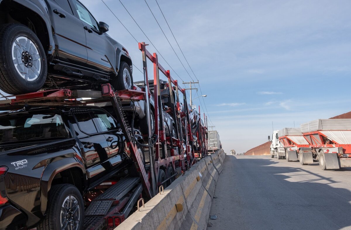 auto-industry-braces-for-a-blow-from-25%-tariffs-on-canada-and-mexico