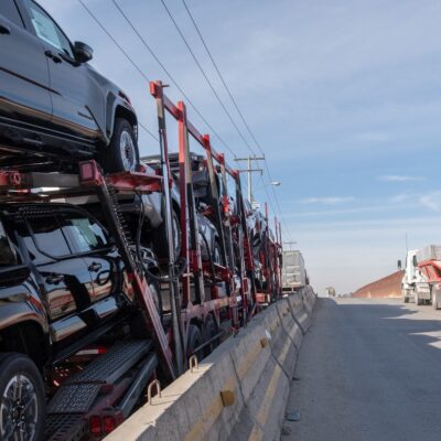 auto-industry-braces-for-a-blow-from-25%-tariffs-on-canada-and-mexico