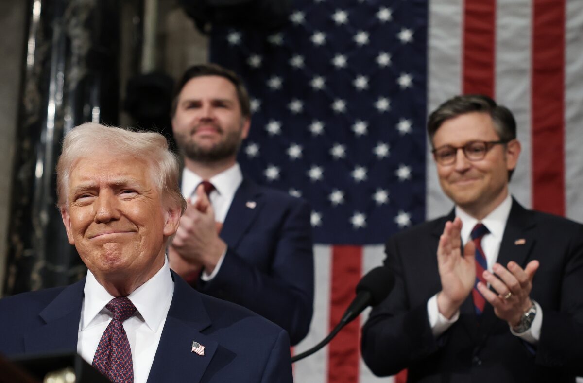 from-cheers-to-protests,-here’s-a-look-inside-the-chamber-during-trump’s-speech