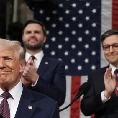 from-cheers-to-protests,-here’s-a-look-inside-the-chamber-during-trump’s-speech