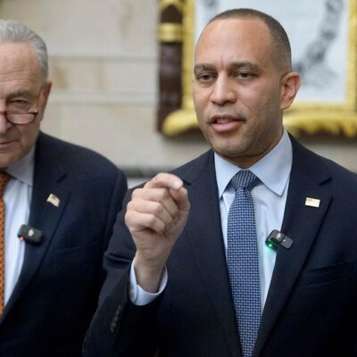 top-house-democrat-leaves-schumer-in-the-cold-amid-left’s-disarray-on-shutdown-drama