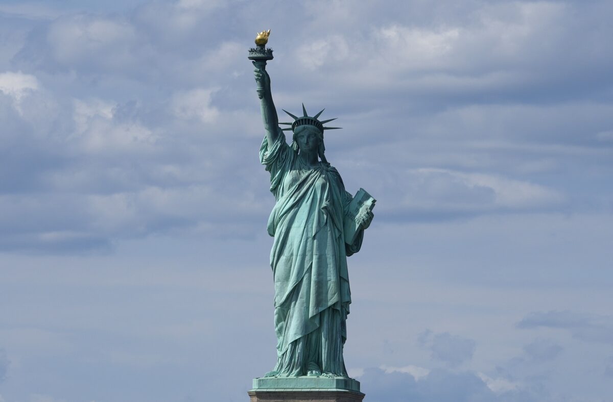 does-the-us.-deserve-the-statue-of-liberty?-not-anymore,-one-french-politician-says