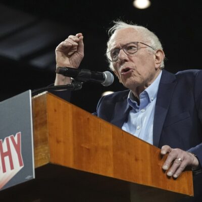 bernie-sanders-is-drawing-record-crowds-as-he-pushes-democrats-to-‘fight-oligarchy’